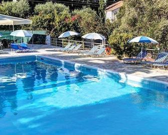 Tina Hotel - Dassia - Zwembad