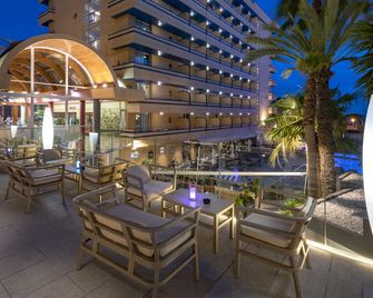 4R Playa Park - סאלו - פטיו