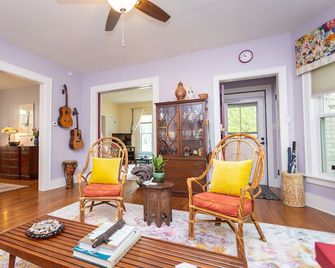 The 8th Street Art House. Relax And Be Inspired! - Michigan City - Soggiorno