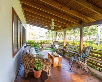 Villa w/Cook! Sandy beach 150 meter walk / Wi-Fi - El Limon - Balcony