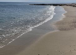 Une très Belle Villa au Bord de la mer ! - Korba - Beach