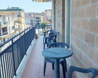 Naples Stadium apt. - six people, three bedrooms, two bathrooms, free park - Napoli - Balcone