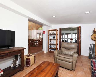 Charming3 Bedroom on Baffin Bay where legends of the speckled trout come to life - Riviera - Sala de estar