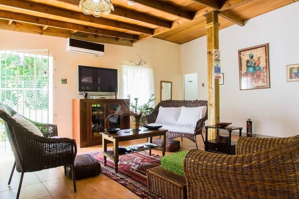 The Grand Sinopia Inn Portland - Port Antonio - Living room