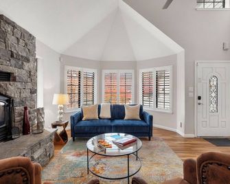 Gathering Place - Murphys Vacation Rentals - Murphys - Living room