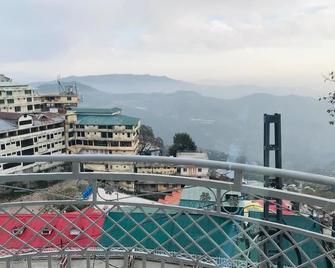 Hotel One Mall Road Murree - Murree - Balcony