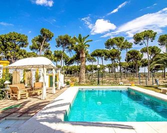 Hacienda El Corchuelo en Marchena - Marchena - Piscina
