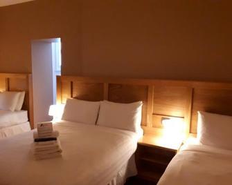 Bank House Guesthouse - Bundoran - Bedroom