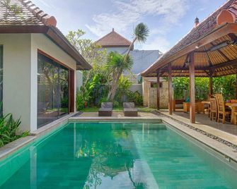 Avery Le Nixsun Villas Ungasan with Free access to Gym center by Waringin Hospitality - South Kuta - בריכה