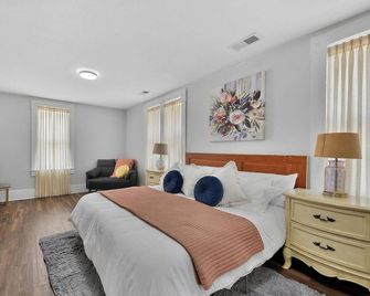Full Home Retreat, Relax, Recharge - Farmington