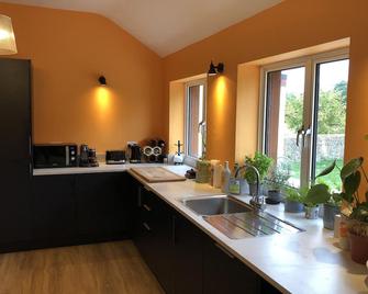 Lower Farm Lodge - Stowmarket - Kitchen