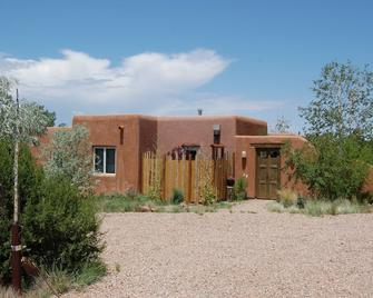Splendid Sunny Guest Suite, Private Bath, Country Setting. Romantic getaway ! - Santa Fe - Building