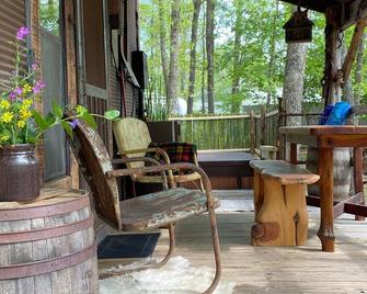 Hot Tub, Glamping, Cabin, and Cowboy Tub - Berryville - Patio