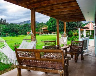 Guacamayos Hotel - Bonao - Patio