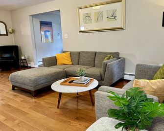Norwood Luxe Suite- Pet friendly & Commuter friendly - Norwood - Salon