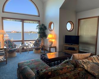 Pirate's Quay 3 North: Incredible harbor views and sunsets. Docking. - Ocracoke - Salon