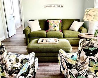 Cozy Creole Cottage 5 minute drive to beach sleeps 8 - Bay Saint Louis - Sufragerie