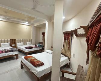 Hotel Pleasure Landmark - Ujjain - Bedroom