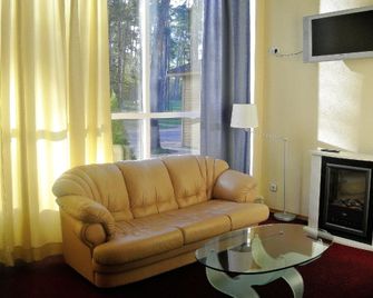 Hotel Yes - Narva-Jõesuu - Wohnzimmer