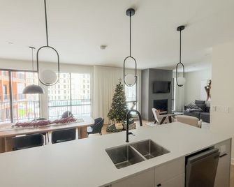 Ostrya Luxury Condo, Steps from the Slopes! - Mont-Tremblant - Mutfak