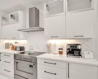 Walk to LasOlas | 4BR | Htd Pool | 5 mins to Beach - Fort Lauderdale - Küche