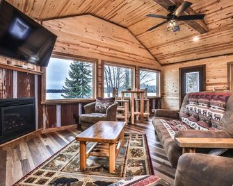 Remodeled lakeside resort cabin with fireplace, sandy beach, dock, firepit! - Saint Germain - Living room