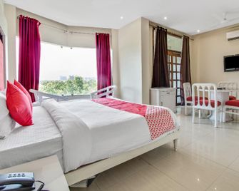Collection O 74469 Hotel Green City - Nagpur - Bedroom