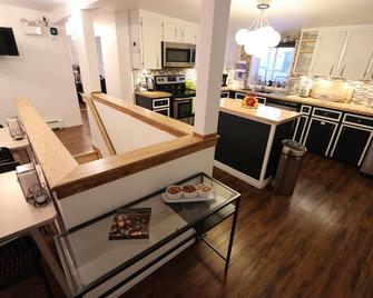 Illu B&B - Cambridge Bay - Kitchen