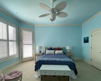 Vacation Resort: Heated Pool, Spa, Gym, Kitchen, Laundry, in Tranquil Setting - Sugar Hill - Bedroom