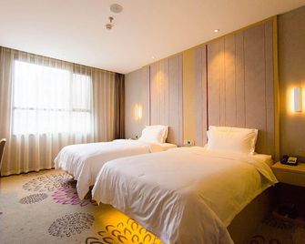 Lavande Hotel Yichang Baota River Wanda - Yichang - Bedroom