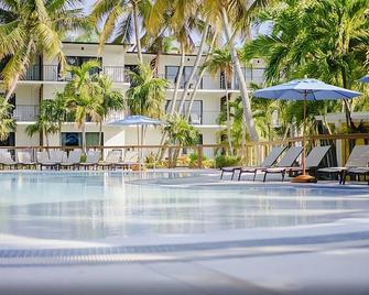 3 Bedroom Suite w/Kitchenette, Pool, Free Parking & Pet Friendly - Islamorada - Pool