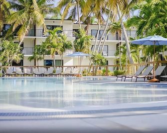 3 Bedroom Suite w/Kitchenette, Pool, Free Parking & Pet Friendly - Islamorada - Svømmebasseng