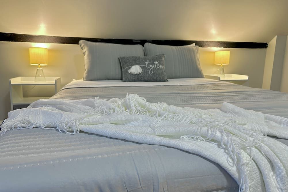 New, Clean, Downtown Getaway! - Concord - Schlafzimmer