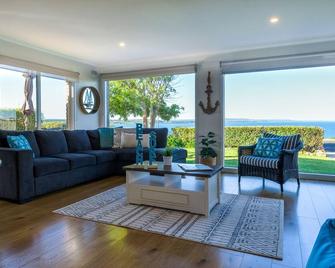 Talisman Ocean views - Portland - Living room
