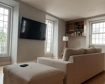 Matriz 55, Hostel & Suites - Ponta Delgada - Living room