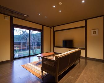 Ryokan Miyama Sansou - Minamioguni - Obývací pokoj