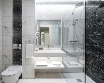 Hotel Leul de Aur - Sebes - Baño