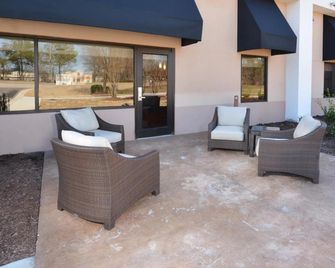 Hampton Inn Raleigh/Durham-Airport - Morrisville - Patio