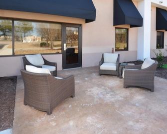 Hampton Inn Raleigh/Durham-Airport - Morrisville - Patio