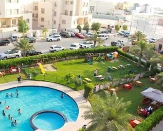 Muhanna Chalets - Al Khiran - Piscina