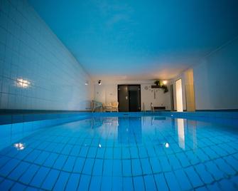 Hotel Am Sportpark - Duisburg - Bể bơi