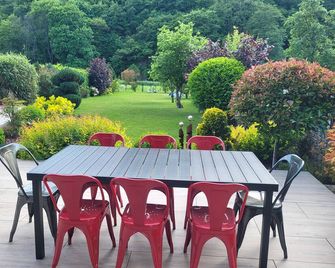 Meublé de tourisme La Rivire. Sleeps 8. - Les Hautes-Rivières - Binnenhof