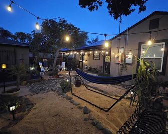 2 1 Cozy Home - Stockton - Patio
