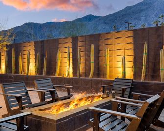 Blackhaus B : 4 Bedroom Suite by Avantstay 4-rooms - Palm Springs - Patio