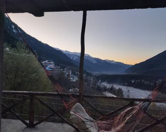 Sunface Homestay - Manali - Balcony
