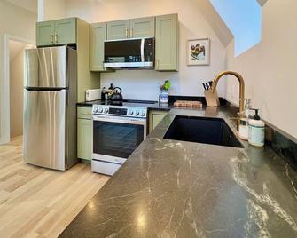 Chickadee A-Frame - Freeport - Kitchen