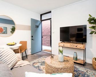 New The Jewel - Balcony | Walkable | Ponce City - Atlanta - Living room