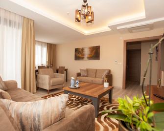 Empula Hotel & Residences - Yomra - Obývací pokoj