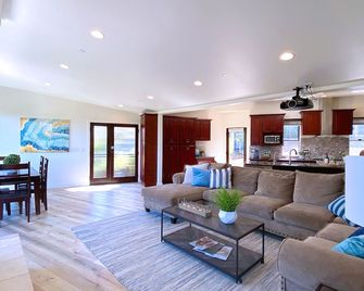 Luxurious Spacious Hillside Retreat with Amazing Views Near Rosebowl - פסדנה - סלון