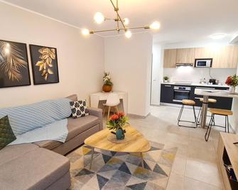 Cozy, comfortable apartment in the heart of Papeete. WIFI, air conditioning & private garage - Papeete